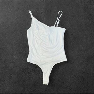 NWT‎ Olivareous Bodysuit White Ivory One Shoulder size M Snap Bottom Stretchy